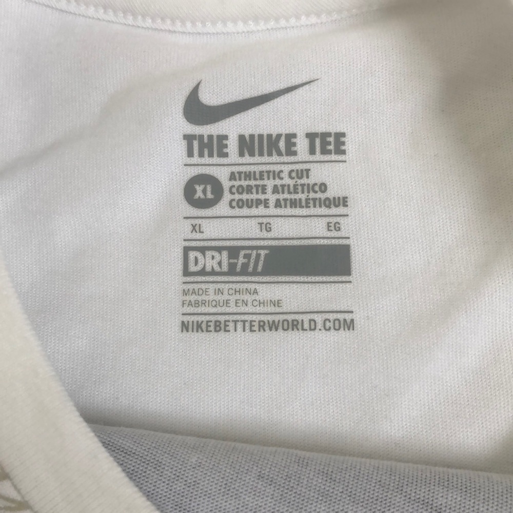 Nike T-shirt - Picture 2 of 5